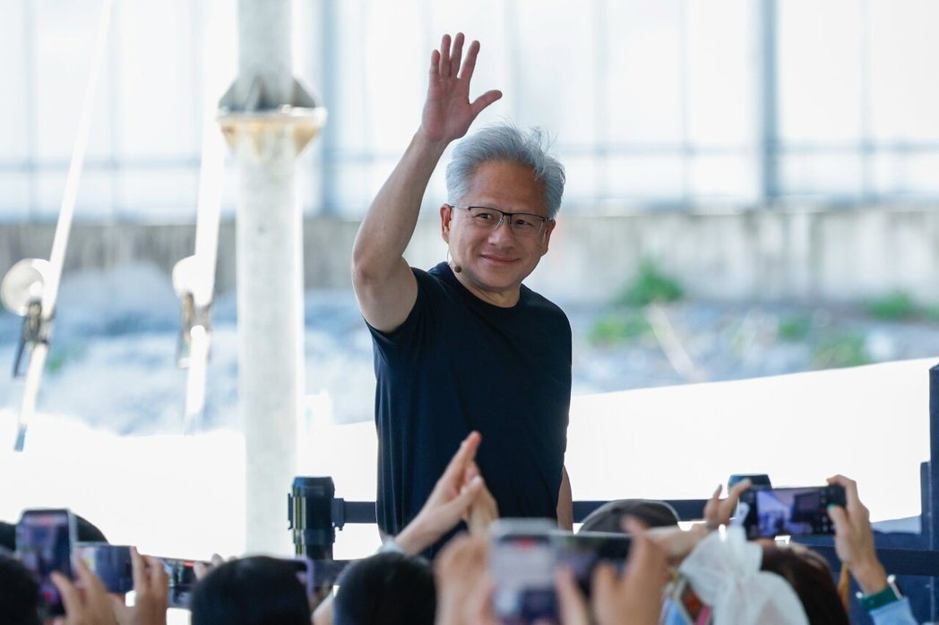 上海一名70多岁老妇人,去年底迷上网路直播,短短四个半月,就将家里逾新台币1,5... 上海一名70多岁老妇人,去年底迷上网路直播,短短四个半月,就将家里逾新台币1,5...